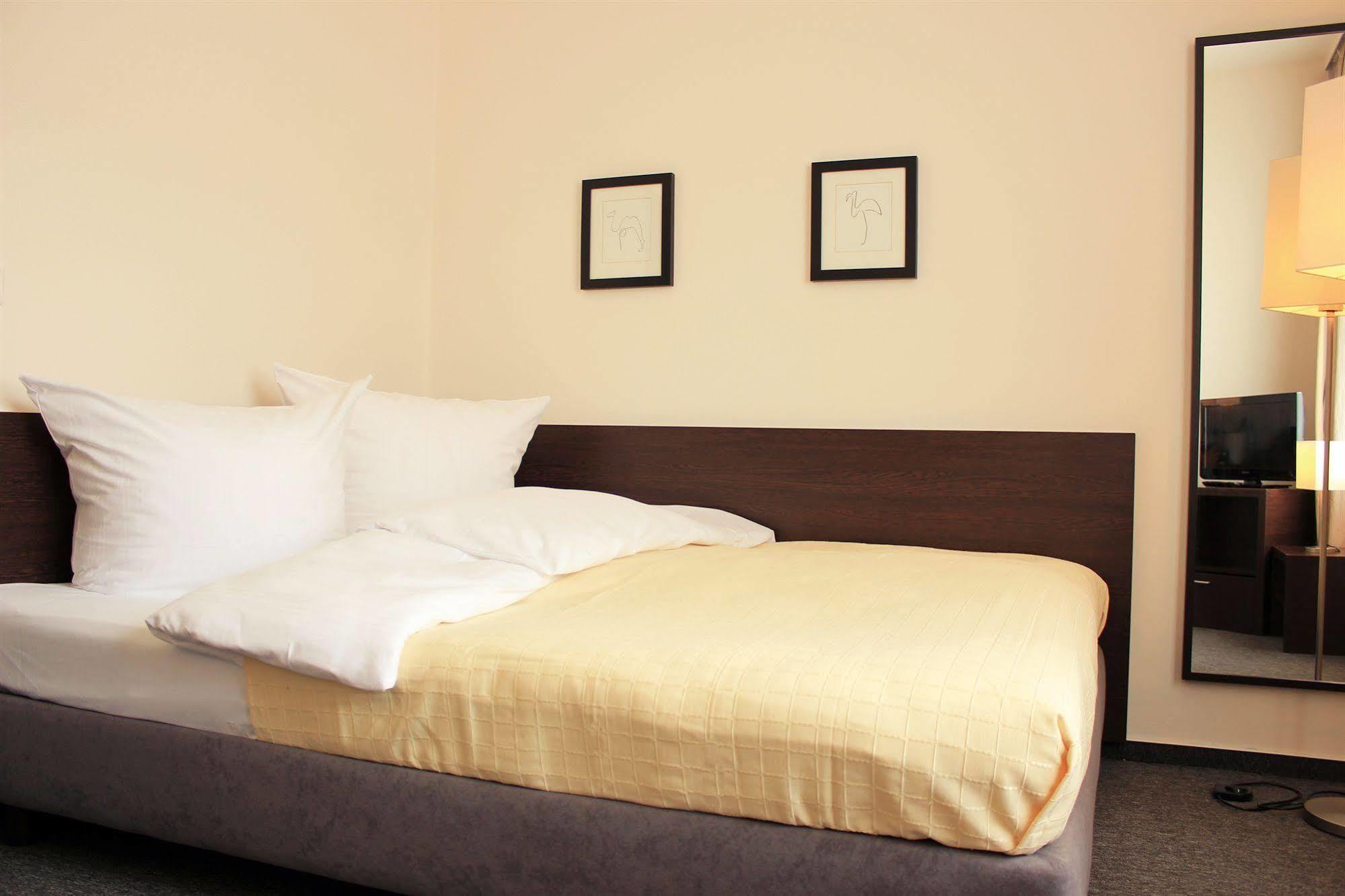Lützow Hotel 3*